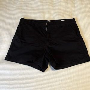 * Gap Girlfriend Khaki Shorts